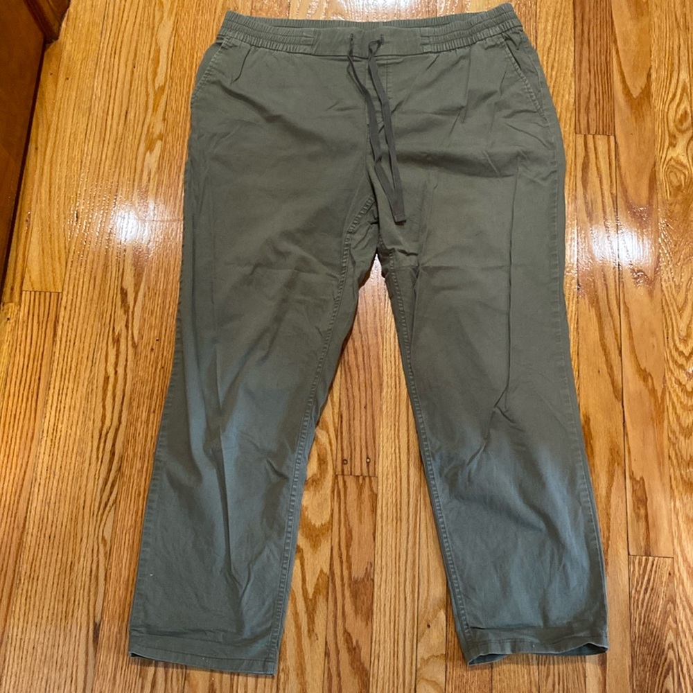 Old Navy olive green draw string pant size 14.